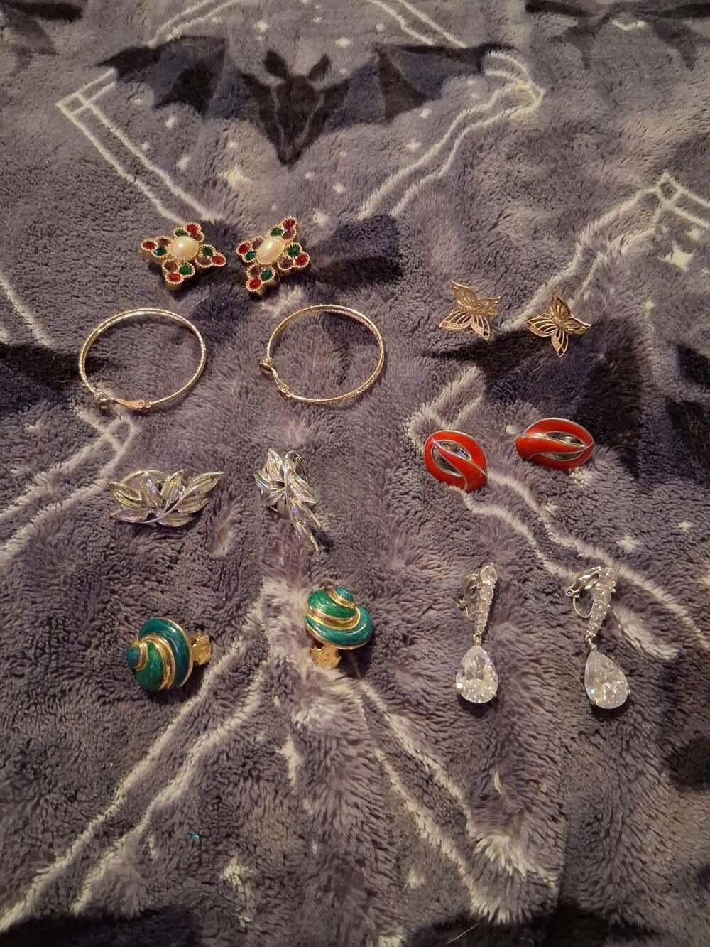6 Pairs Of Clip On Earrings!